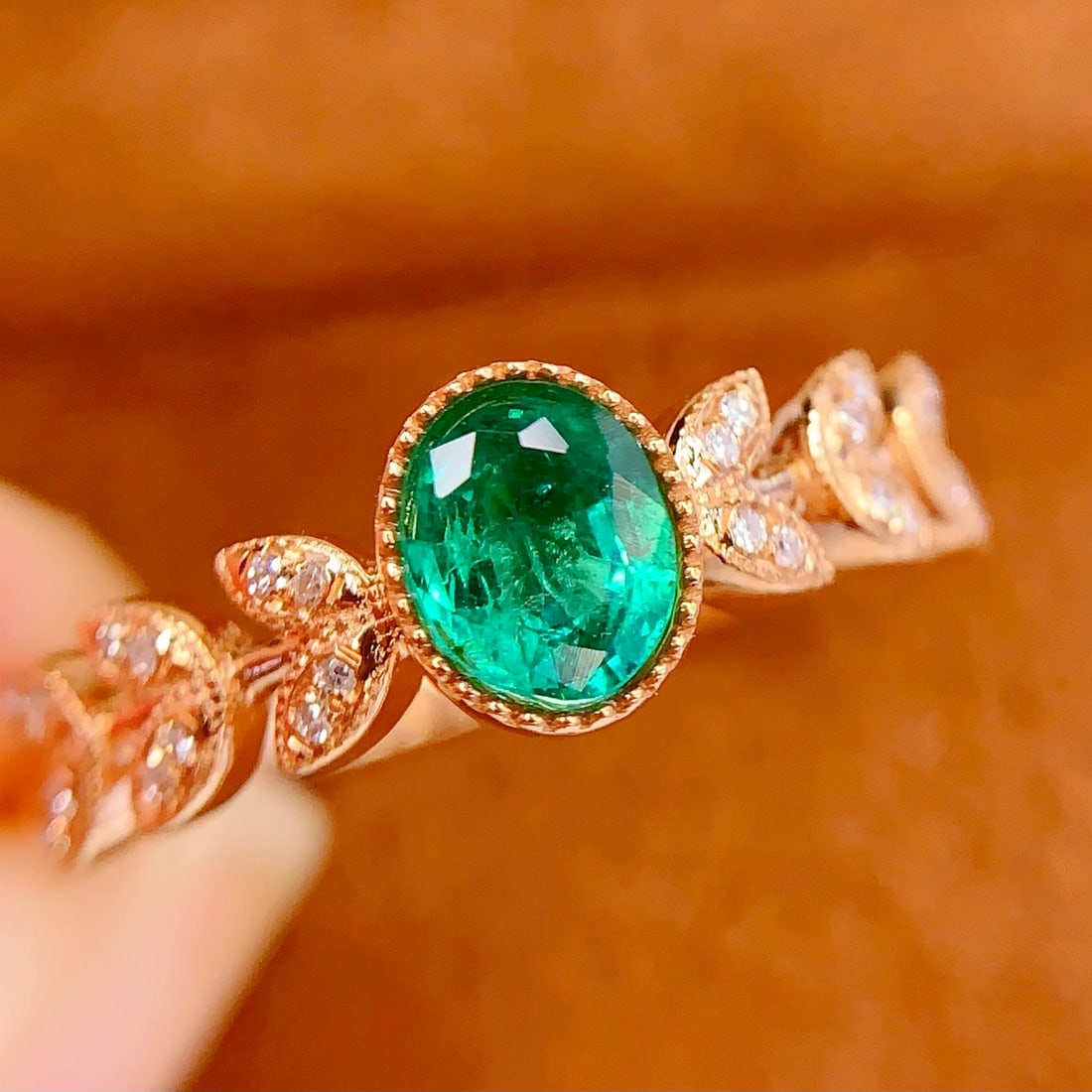 14k Gold 0.65 Ct Vivid Green Natural Emerald & Diamond Ring - 4