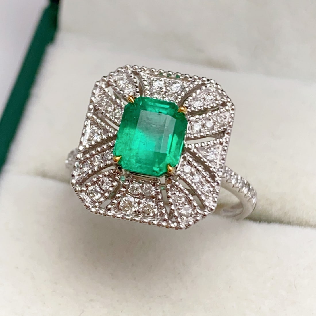 14k Gold 1.57 Ctw Natural Emerald & Diamond Ring - 3