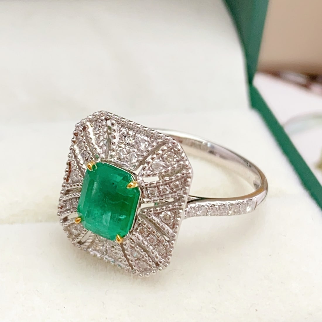 14k Gold 1.57 Ctw Natural Emerald & Diamond Ring - 4