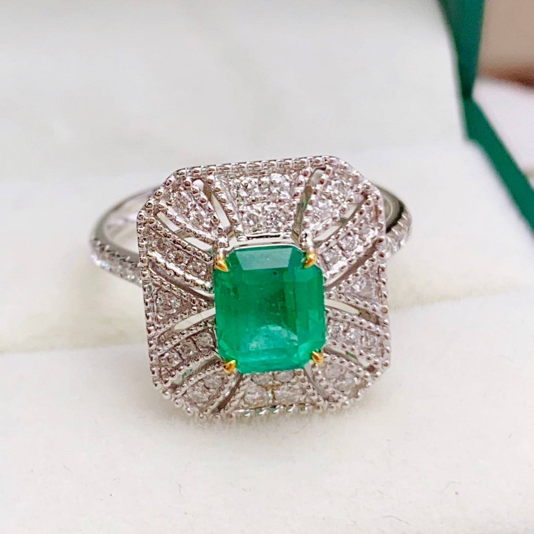 14k Gold 1.57 Ctw Natural Emerald & Diamond Ring - 5