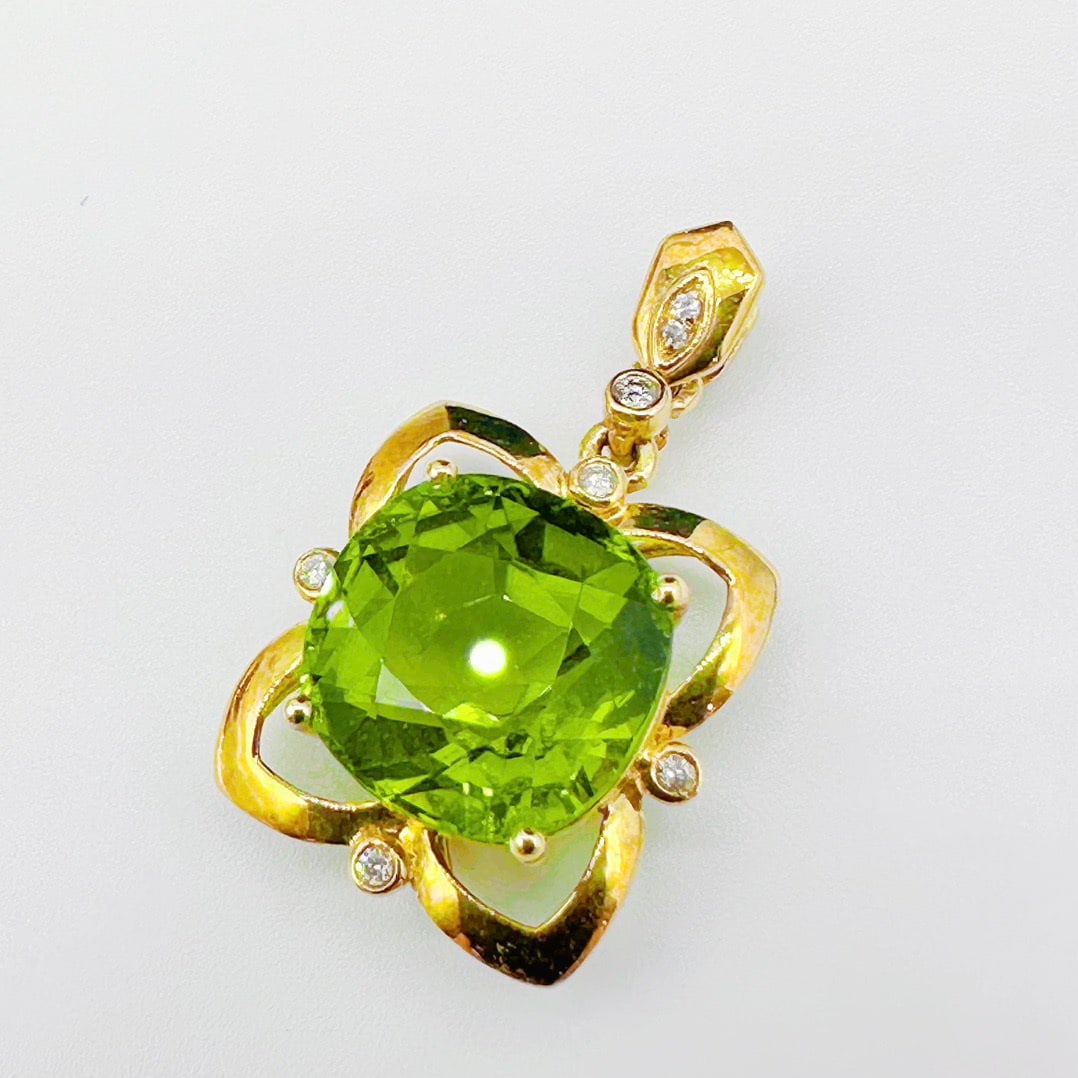 14k Gold 4.50 Ct Natural Tourmaline & Diamond Pendant( Without Chain ): Ref:231106316 // gold content:14k gold // main gemstone:tourmaline // shape:cushion // carat weight:4. 50ct // color:green // treatment:natural // // adjacent gemstone 2 : diamond // number of