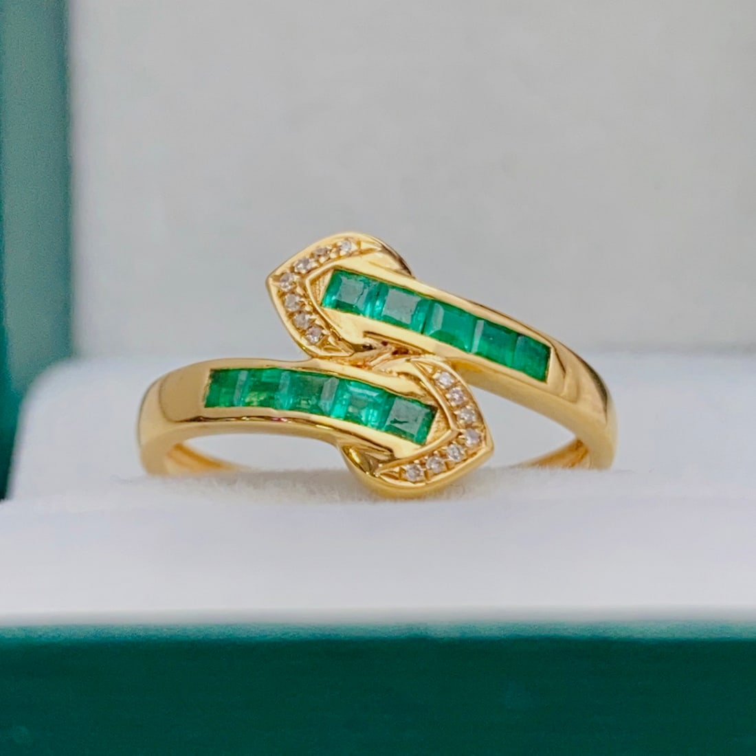 14k Gold 0.80 Ct Natural Emerald & Diamond Ring - 2