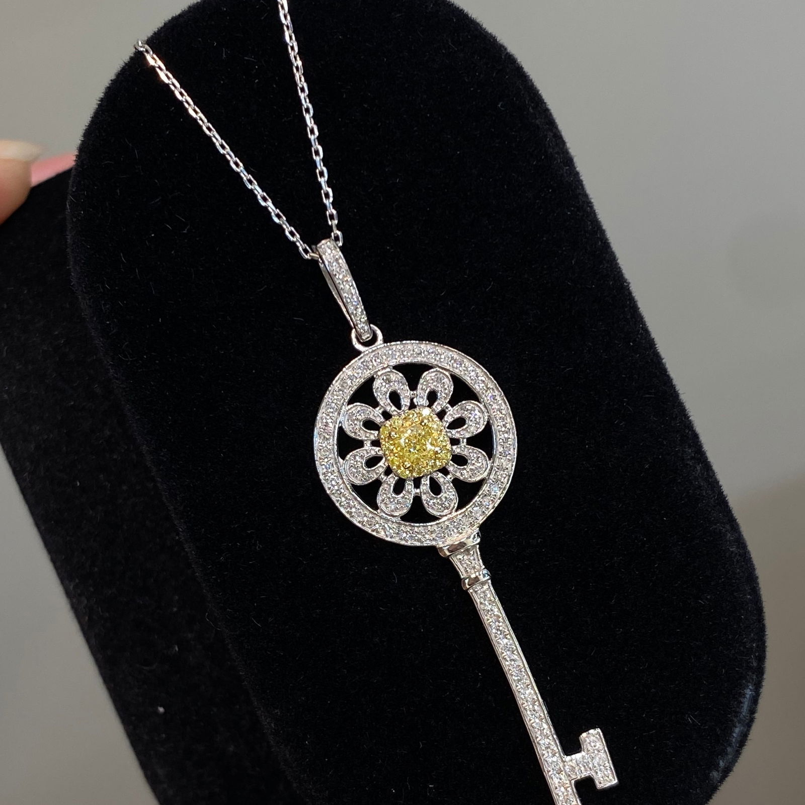 14k Gold 0.65 Ct Natural Color Diamond Pendant( Without Chain ): Ref:231106327 // gold content:14k gold // main gemstone:diamond // shape:multiple // carat weight:0. 65ct // clarity grade:vs-si // color:color // treatment:natural // Low Estimate: 2400Condition: