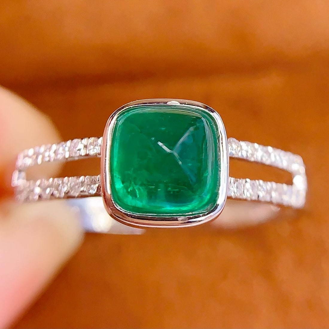 14k Gold 1.10 Ct Vivid Green Natural Emerald & Diamond Ring - 2