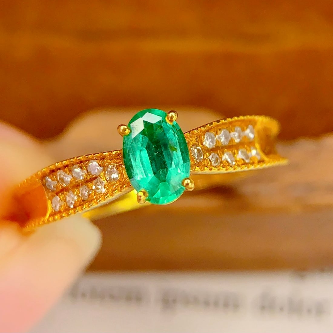 14k Gold 0.6 Ct Natural Emerald & Diamond Ring - 4