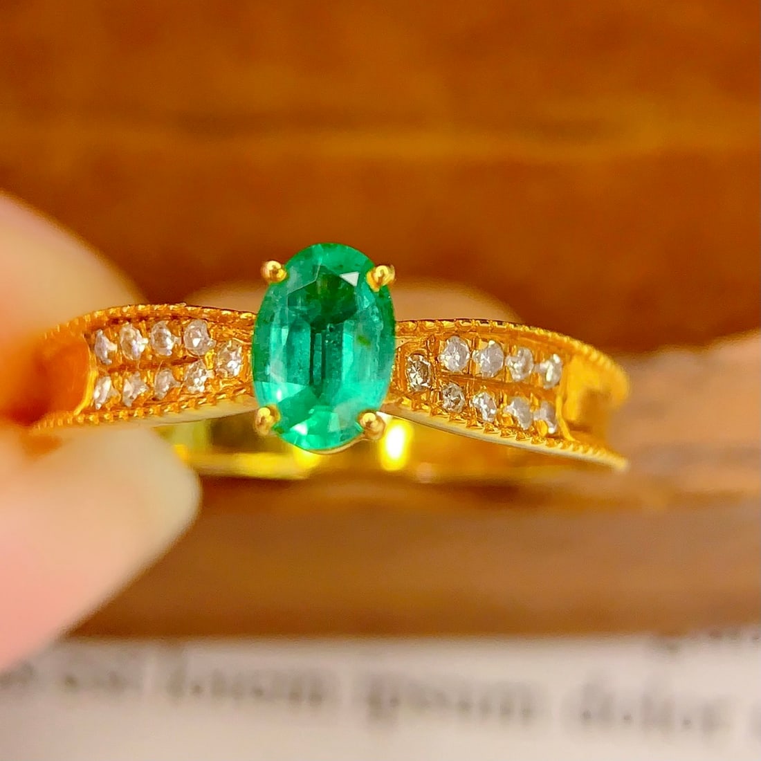 14k Gold 0.6 Ct Natural Emerald & Diamond Ring - 5