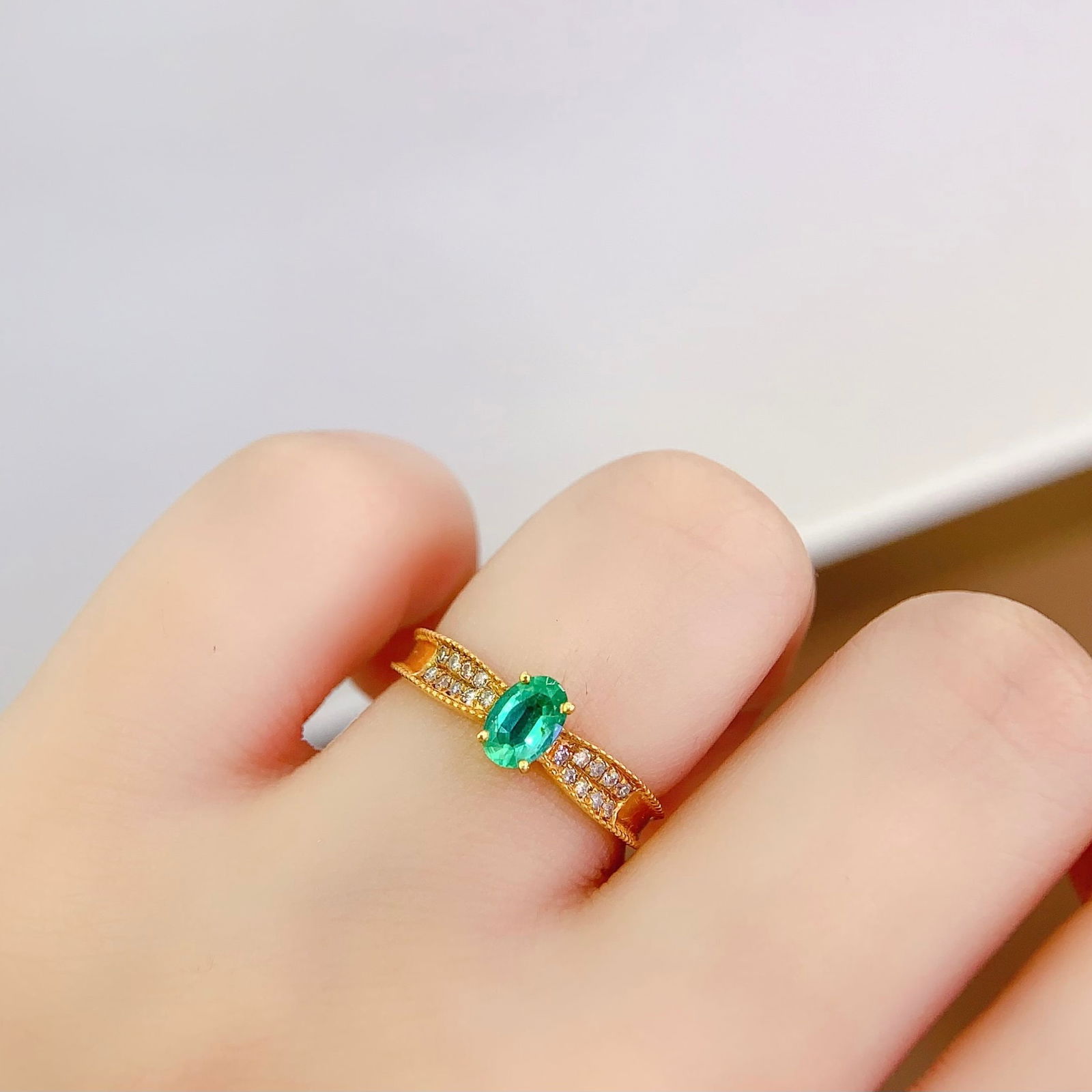 14k Gold 0.6 Ct Natural Emerald & Diamond Ring - 6