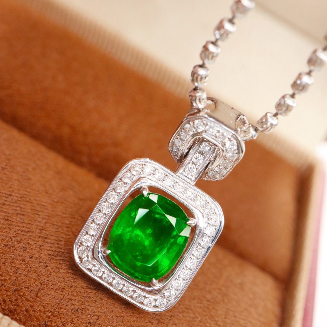 14k Gold 1.63 Ctw Vivid Green Natural Emerald & Diamond Pendant( Without Chain ): Ref:231106341 // gold content:14k gold // main gemstone:emerald // shape:cushion // carat weight:1. 40ct // color:vivid green // treatment:natural // // adjacent gemstone 2 : diamond // shape:round