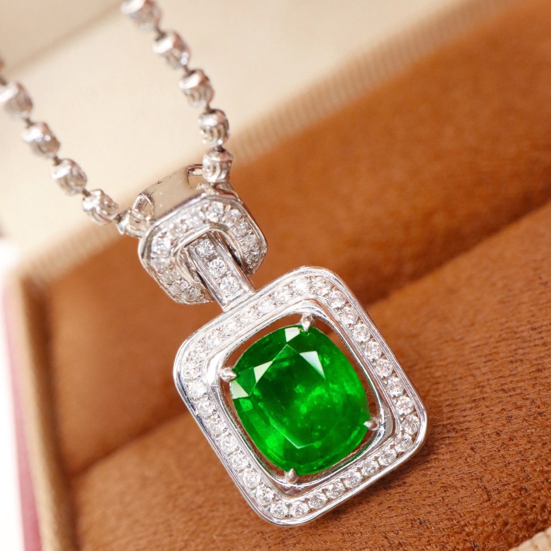 14k Gold 1.63 Ctw Vivid Green Natural Emerald & Diamond Pendant( Without Chain ) - 4