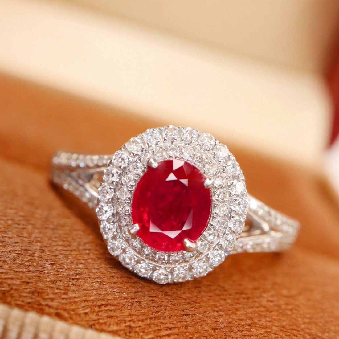 14k Gold 0.99 Ctw Natural Ruby & Diamond Ring: Ref:231106342 // gold content:14k gold // ring size:7. 25us // // main gemstone:ruby // shape:oval // carat weight:0. 70ct // color:pigeonblood red // treatment:natural // // adjacent gemstone 2 : dia