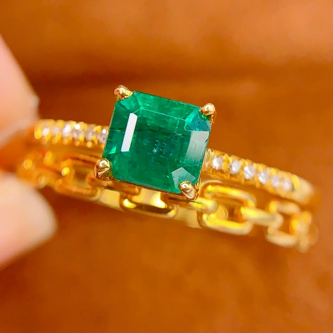 14k Gold 0.8 Ct Vivid Green Natural Emerald & Diamond Ring - 3