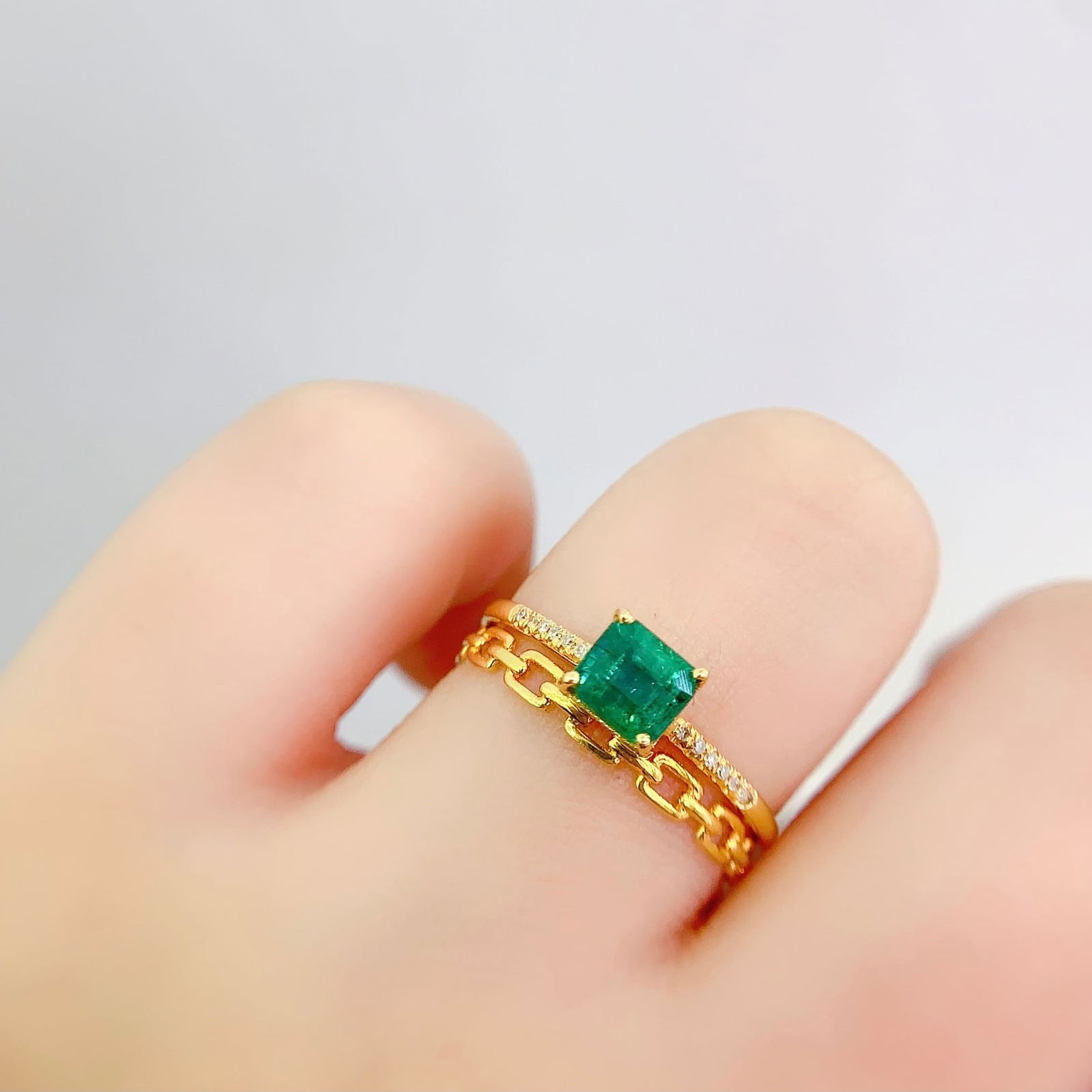 14k Gold 0.8 Ct Vivid Green Natural Emerald & Diamond Ring - 6