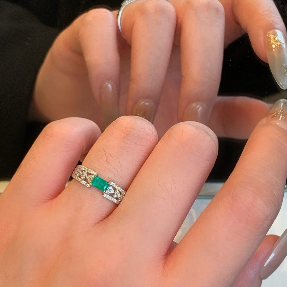 14k Gold 0.59 Ctw Vivid Green Natural Emerald & Diamond Ring - 5