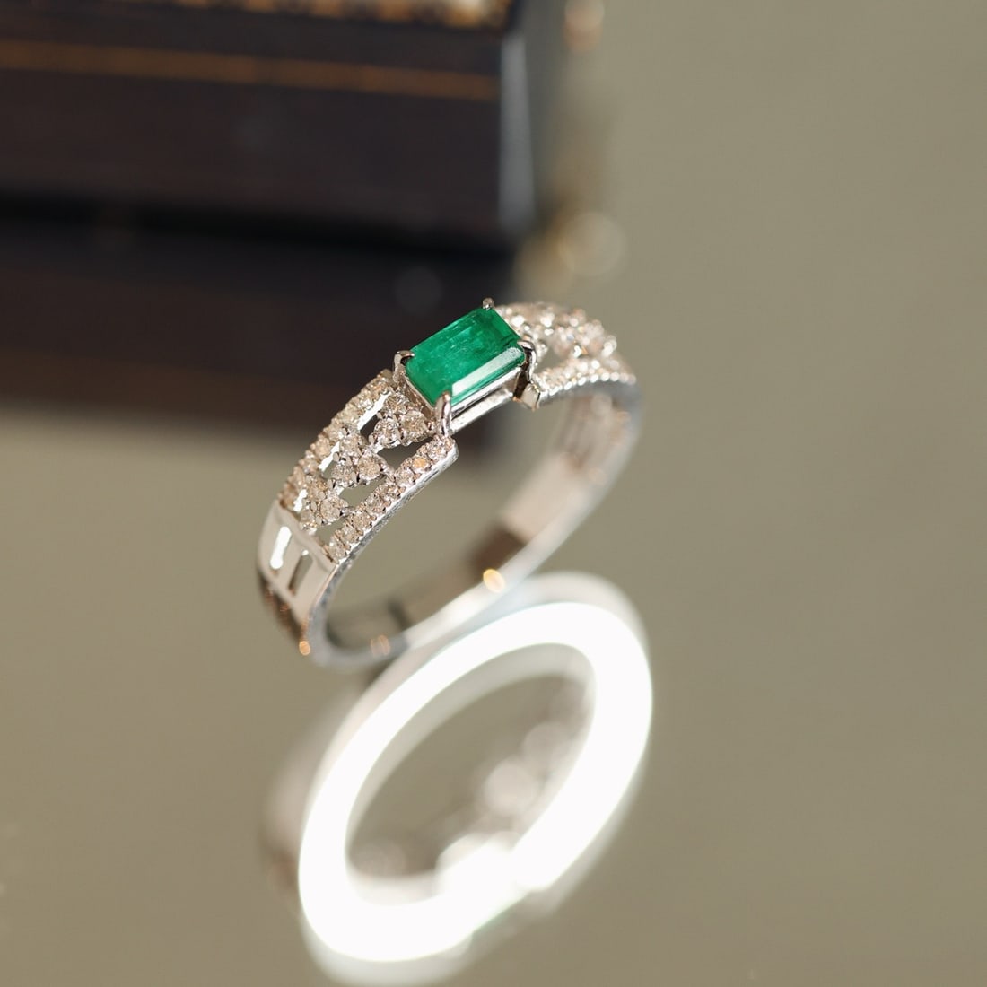 14k Gold 0.59 Ctw Vivid Green Natural Emerald & Diamond Ring - 6