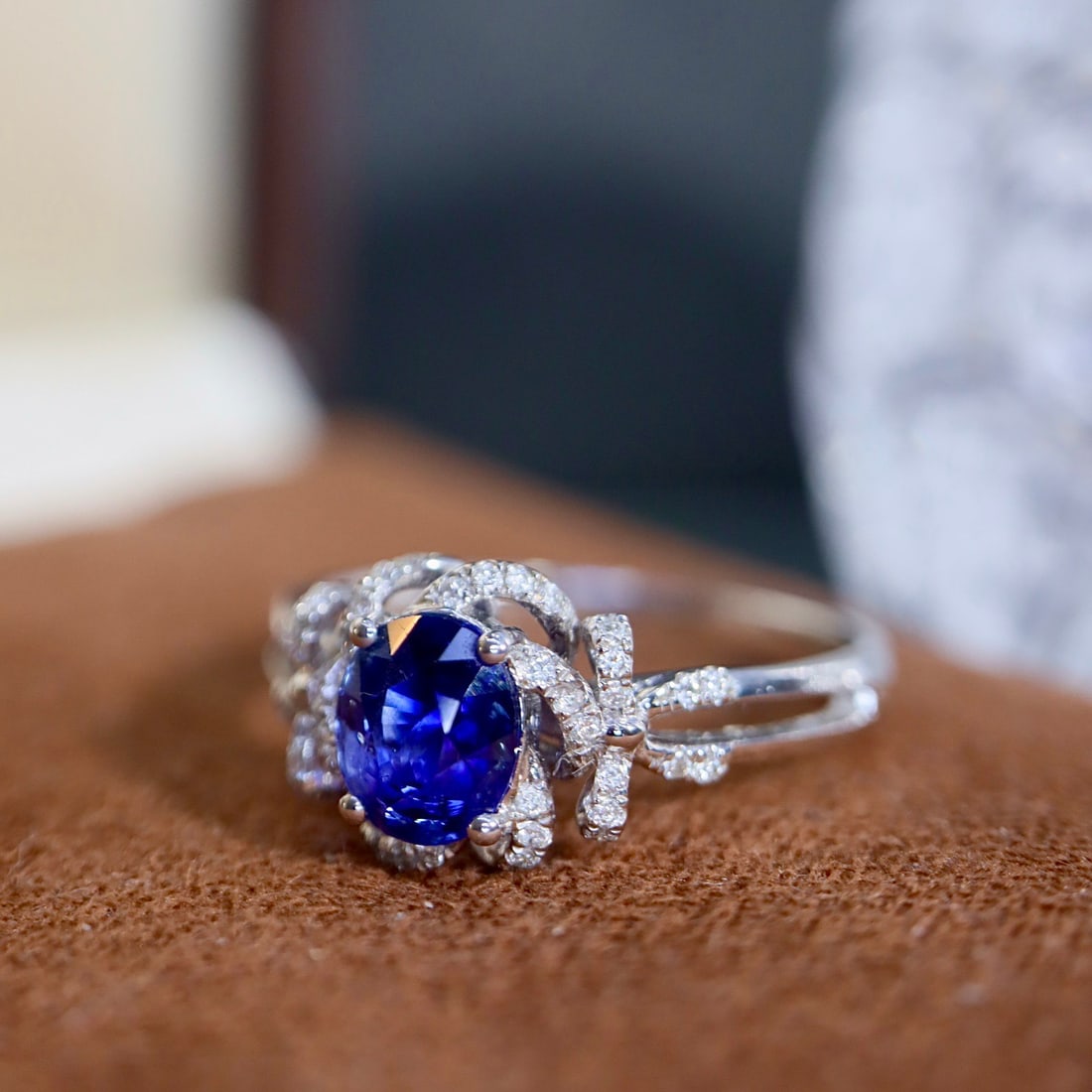 14k Gold 1.20 Ctw Vivid Blue Natural Sapphire & Diamond Ring - 3