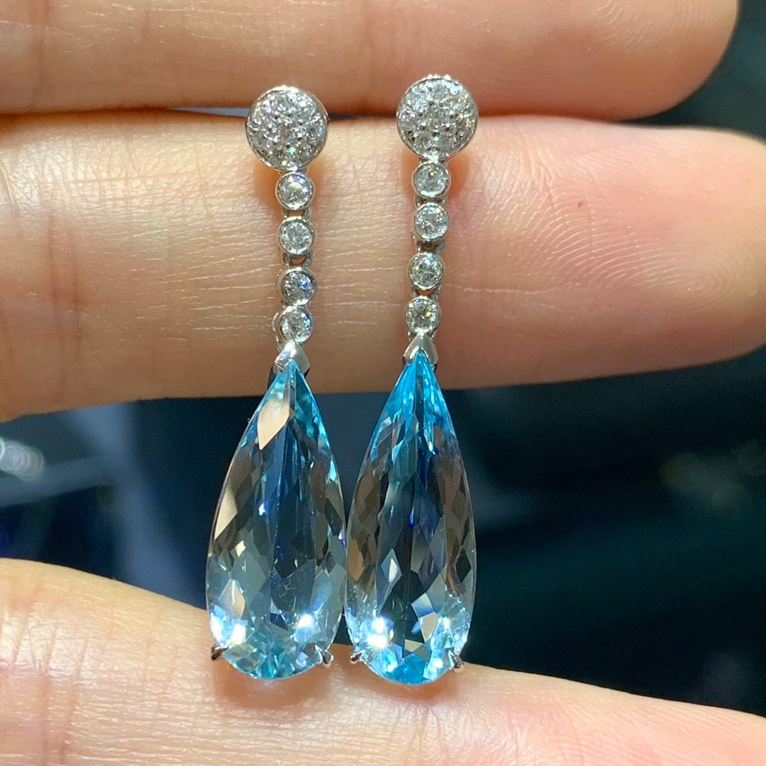 14k Gold 4.79 Ctw Natural Aquamarine & Diamond Earrings: Ref:231106385 // gold content:14k gold // main gemstone:aquamarine // shape:pear // carat weight:4. 57ct // color:blue // treatment:natural // // adjacent gemstone 2 : diamond // shape:round // carat