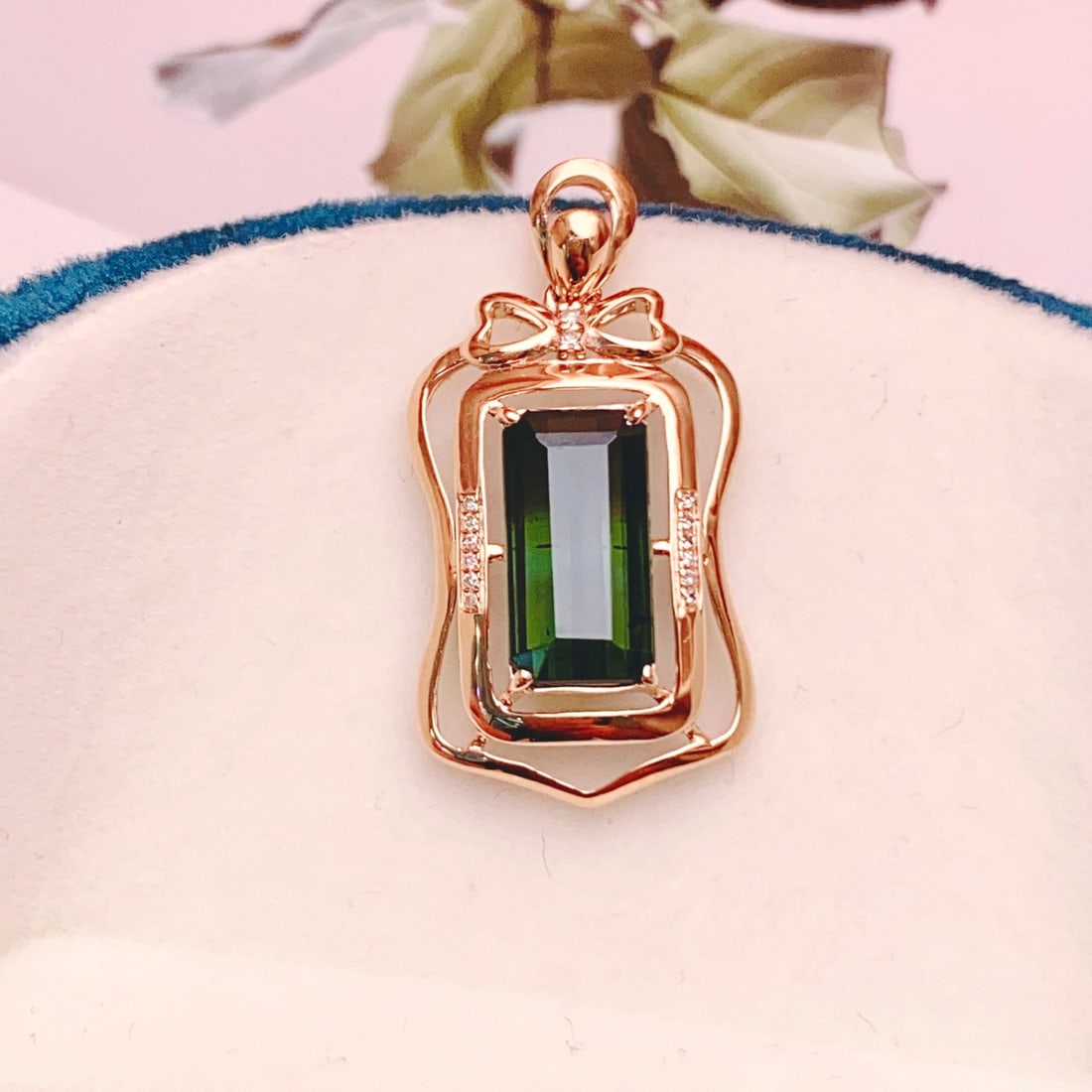 14k Gold 3.70 Ct Natural Tourmaline & Diamond Pendant( Without Chain ): Ref:231106393 // gold content:14k gold // main gemstone:tourmaline // shape:octagonal // carat weight:3. 70ct // color:green // treatment:natural // // adjacent gemstone 2 : diamond // number of