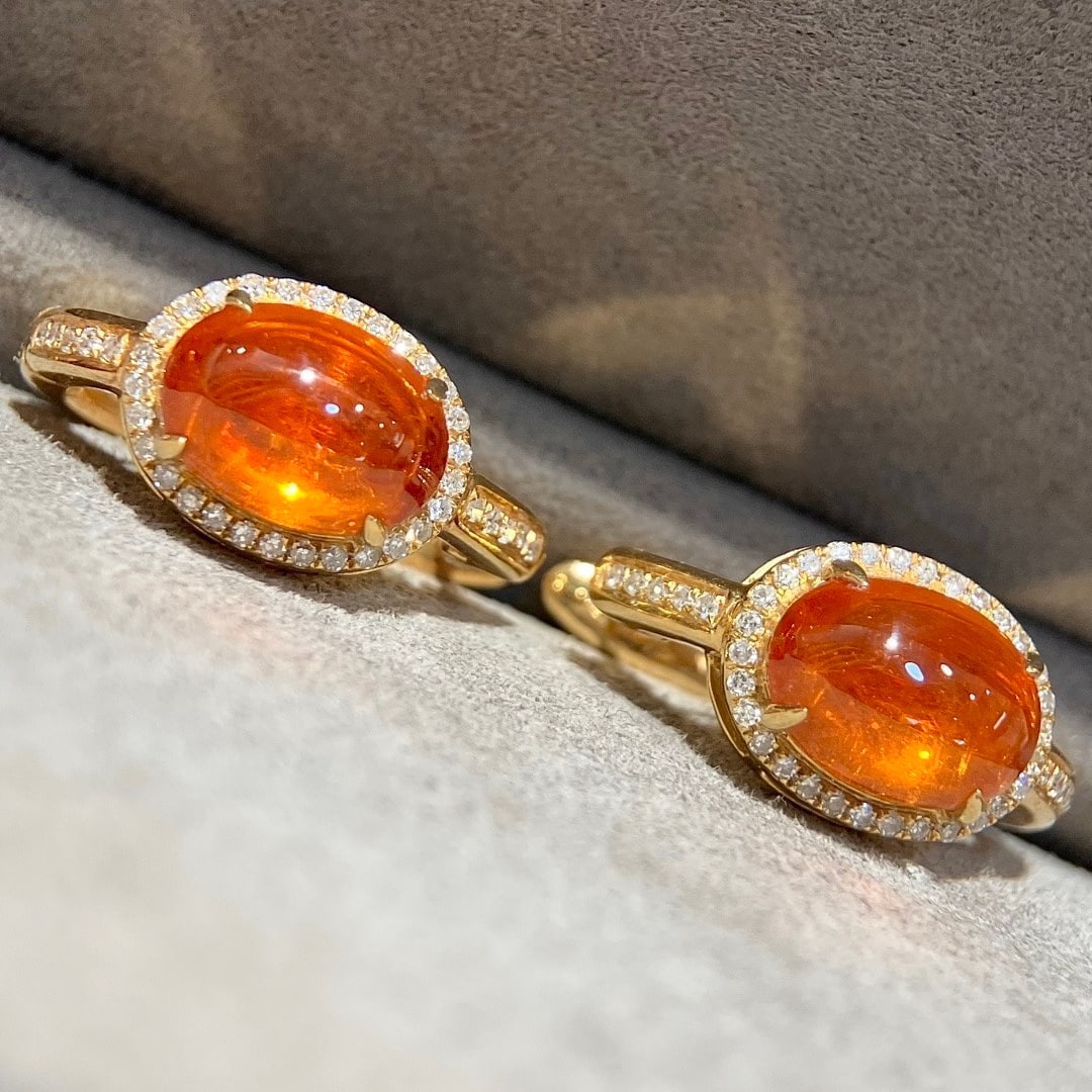 14k Gold 5.05 Ctw Natural Spessartine & Diamond Earrings: Ref:231106394 // gold content:14k gold // main gemstone:spessartine // shape:oval // carat weight:4. 85ct // color:orange // treatment:natural // // adjacent gemstone 2 : diamond // shape:round // car