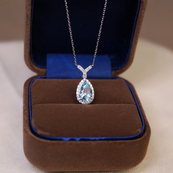 14k Gold 1.5 Ct Natural Aquamarine & Diamond Necklace - 2