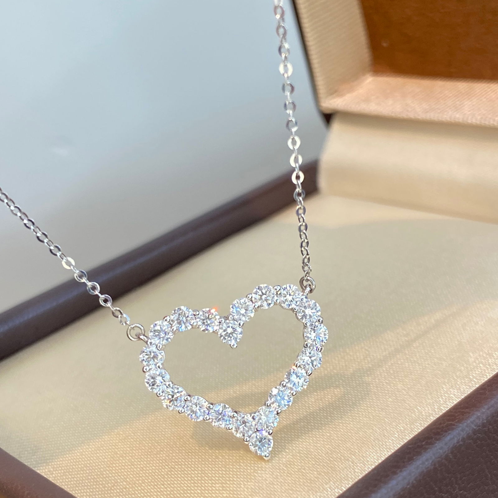14k Gold 1.4 Ct Natural H Diamond Necklace: Ref:231106436 // gold content:14k gold // main gemstone:diamond // shape:round // carat weight:1. 4ct // clarity grade:vs-si // color:h // treatment:natural // cut grade:g // Condition: NewLow