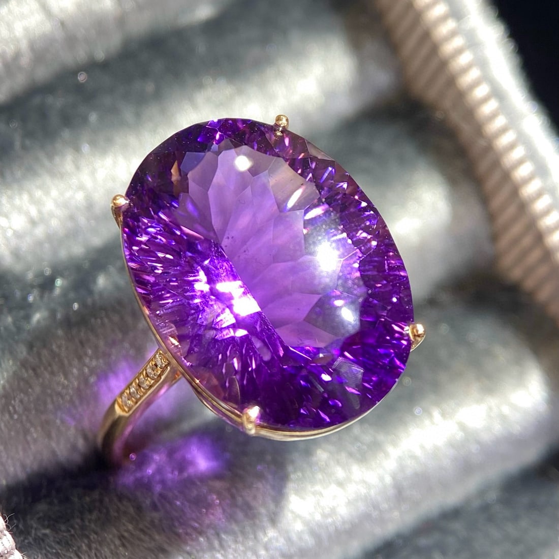 14k Gold 12.25 Ct Natural Amethyst & Diamond Ring - 4