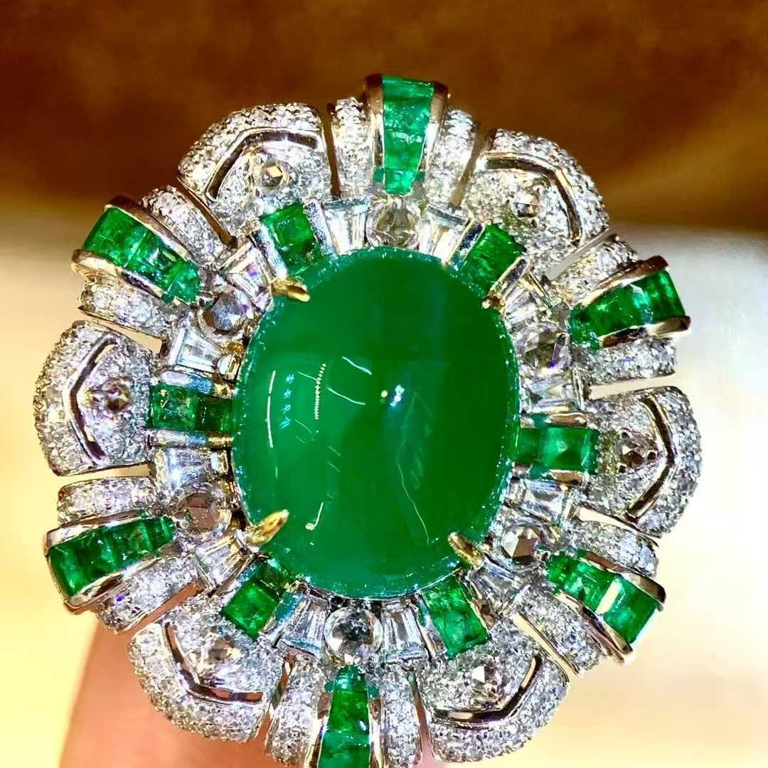 14k Gold 8.05 Ct Natural Emerald & Diamond Ring: Ref:231107196 // gold content:14k gold // ring size:7. 25us // // main gemstone:emerald // shape:oval // carat weight:8. 05ct // color:green // treatment:natural // // adjacent gemstone 2 :
