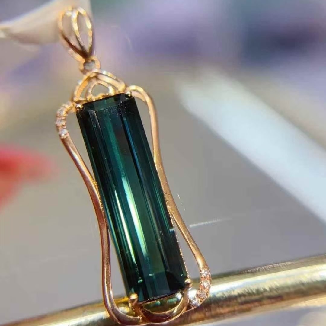 14k Gold 4.2 Ct Natural Tourmaline & Diamond Pendant( Without Chain ): Ref:231107226 // gold content:14k gold // main gemstone:tourmaline // shape:octagonal // carat weight:4. 2ct // color:green // treatment:natural // // adjacent gemstone 2 : diamond // number of