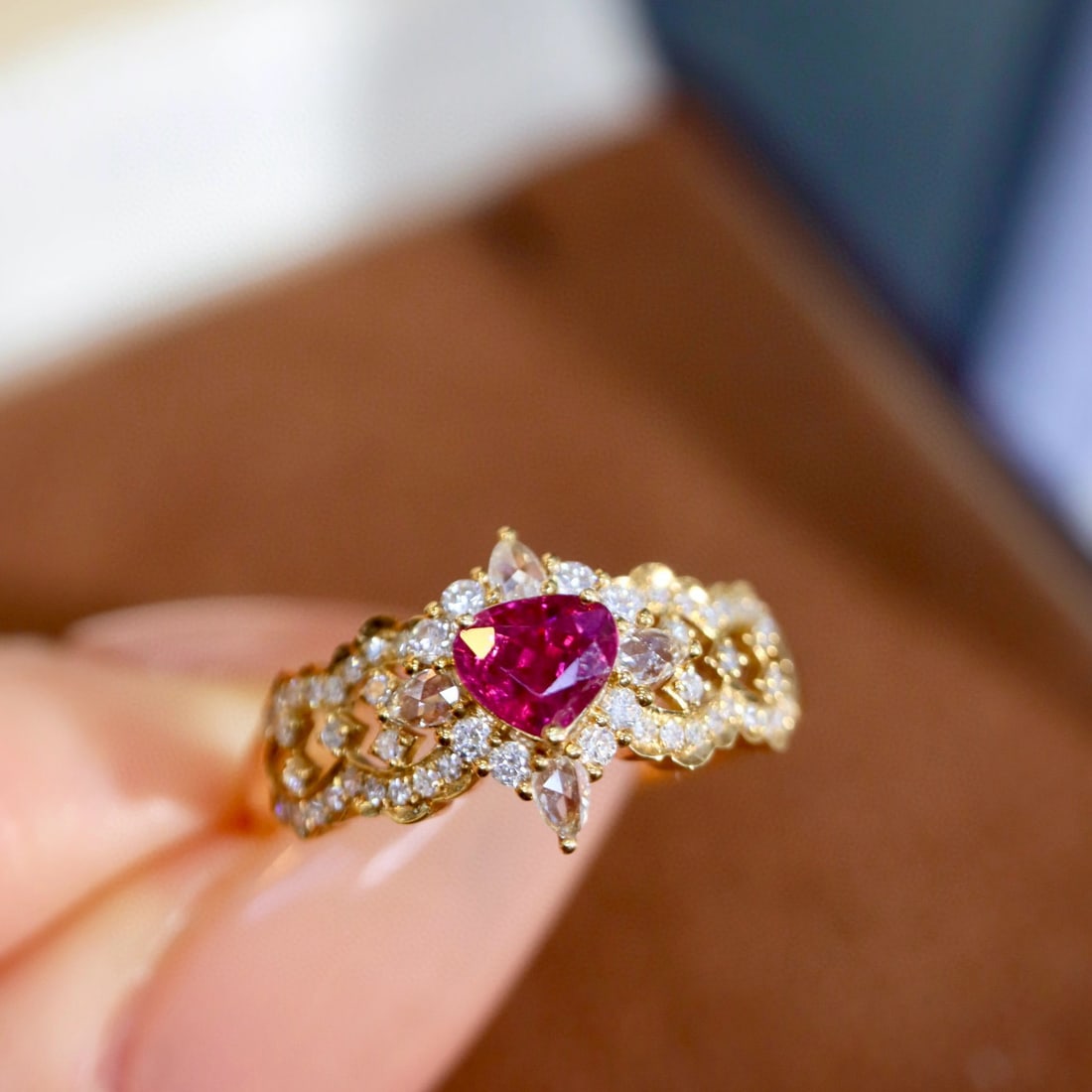 14k Gold 0.87 Ctw Natural Ruby & Diamond Ring: Ref:231107238 // gold content:14k gold // ring size:7. 25us // // main gemstone:ruby // shape:pear // carat weight:0. 6ct // color:red // treatment:natural // // adjacent gemstone 2 : diamond // shape