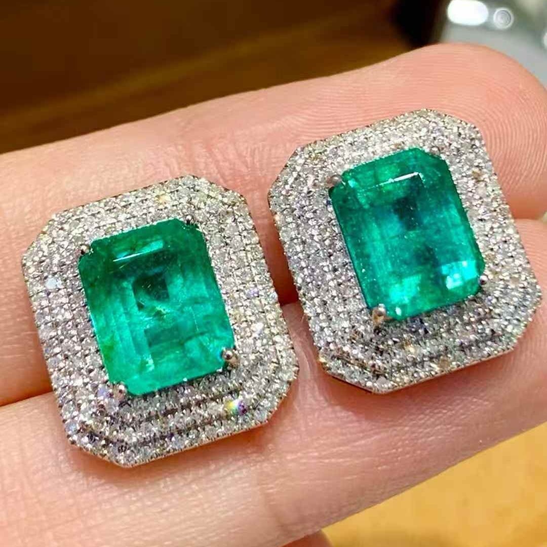 14k Gold 5.3 Ct Natural Emerald & Diamond Earrings: Ref:231107240 // gold content:14k gold // main gemstone:emerald // shape:octagonal // carat weight:5. 3ct // color:green // treatment:natural // // adjacent gemstone 2 : diamond // number of