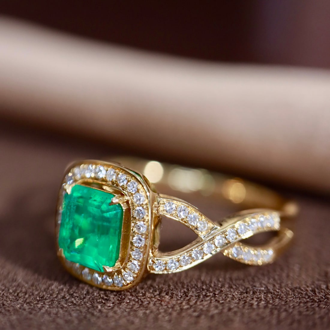 14k Gold 0.83 Ctw Vivid Green Natural Emerald & Diamond Ring - 6