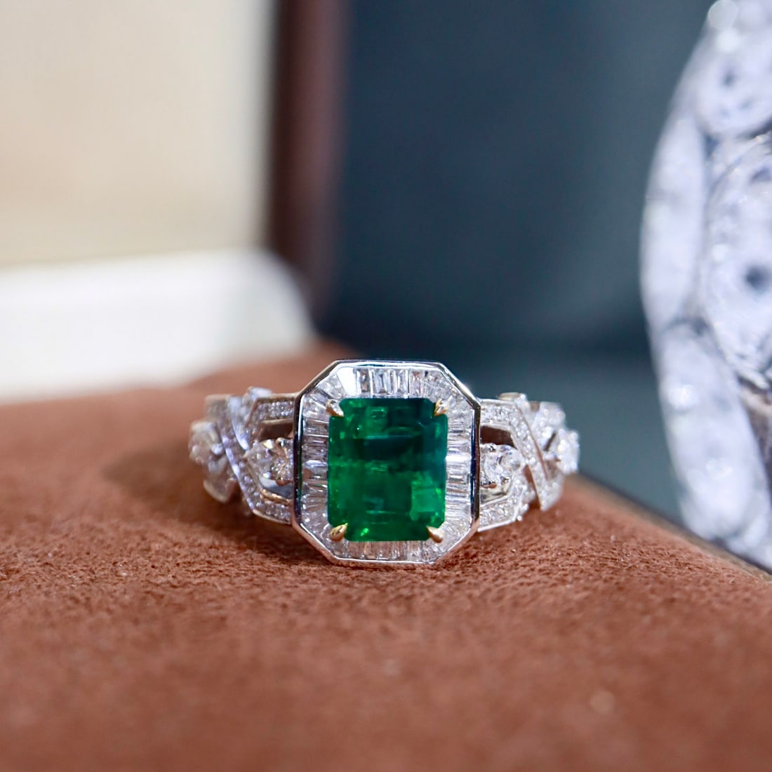 14k Gold 2.17 Ctw Vivid Green Natural Emerald & Diamond Ring: Ref:231108075 // gold content:14k gold // ring size:7. 25us // // main gemstone:emerald // shape:octagonal // carat weight:1. 53ct // color:vivid green // treatment:natural // // adjacent gemstone