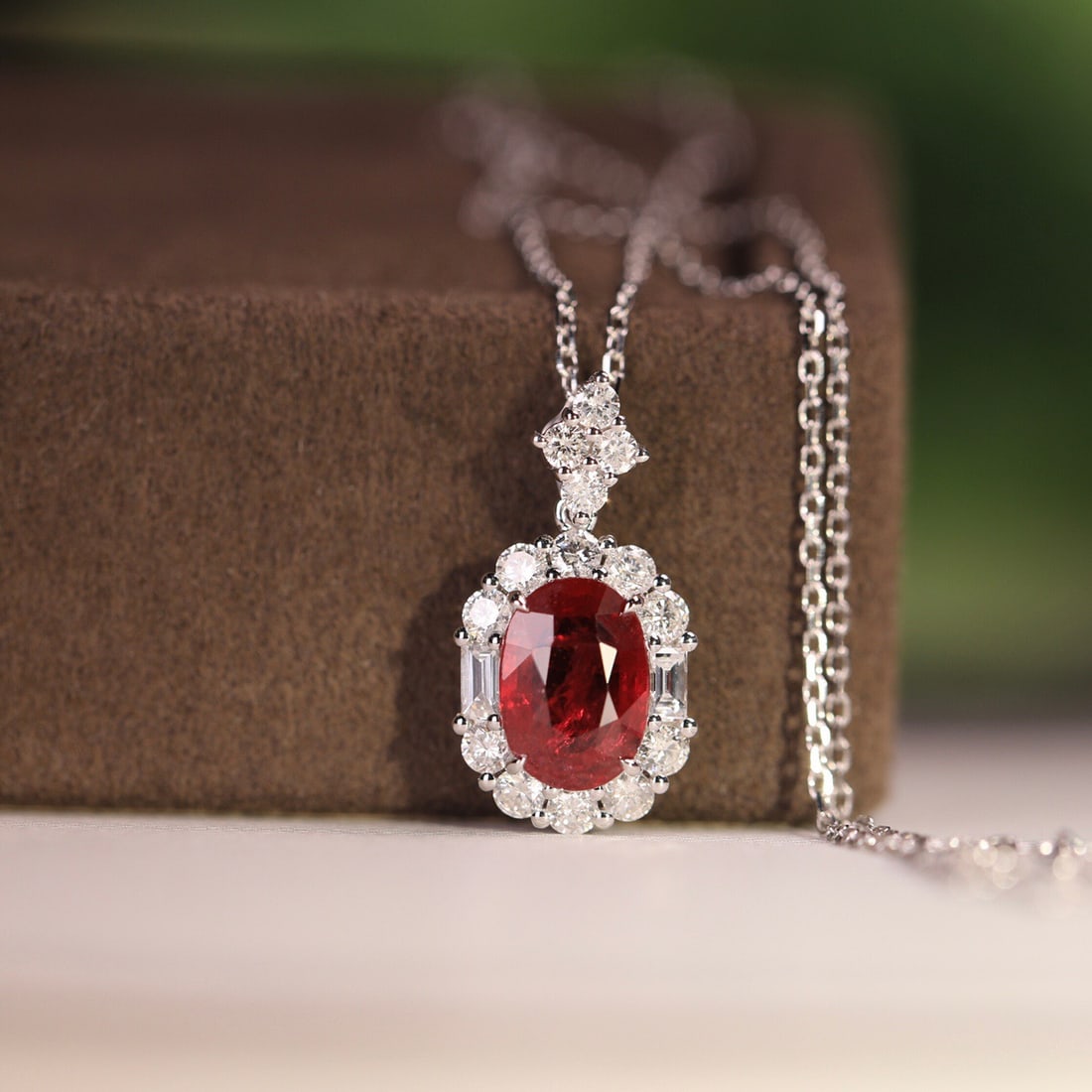 14k Gold 0.59 Ct Natural Ruby & Diamond Pendant( Without Chain ): Ref:231108097 // gold content:14k gold // main gemstone:ruby // shape:oval // carat weight:0. 59ct // color:pigeonblood red // treatment:natural // // adjacent gemstone 2 : diamond //