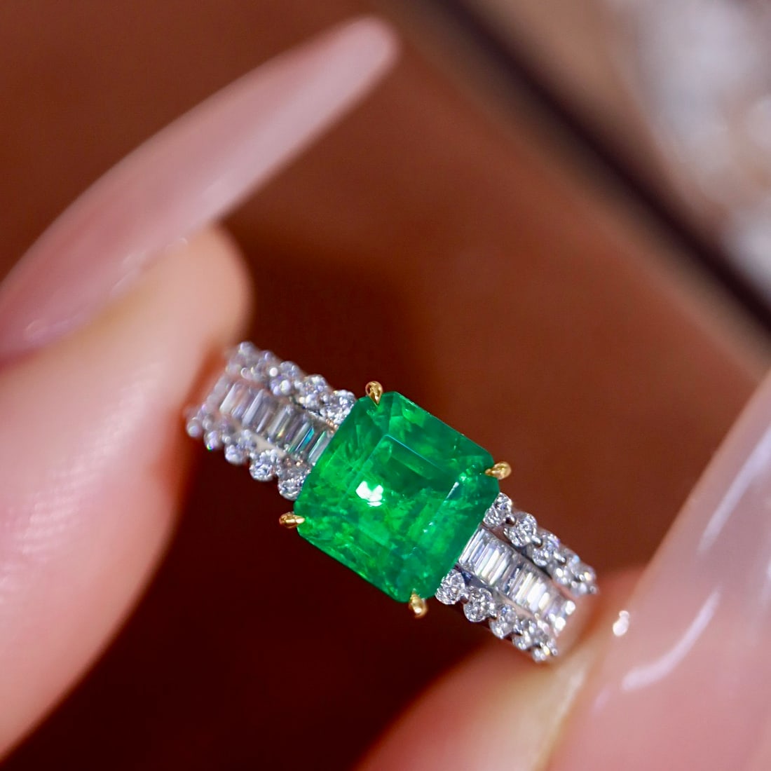 14k Gold 1.31 Ctw Vivid Green Natural Emerald & Diamond Ring - 5