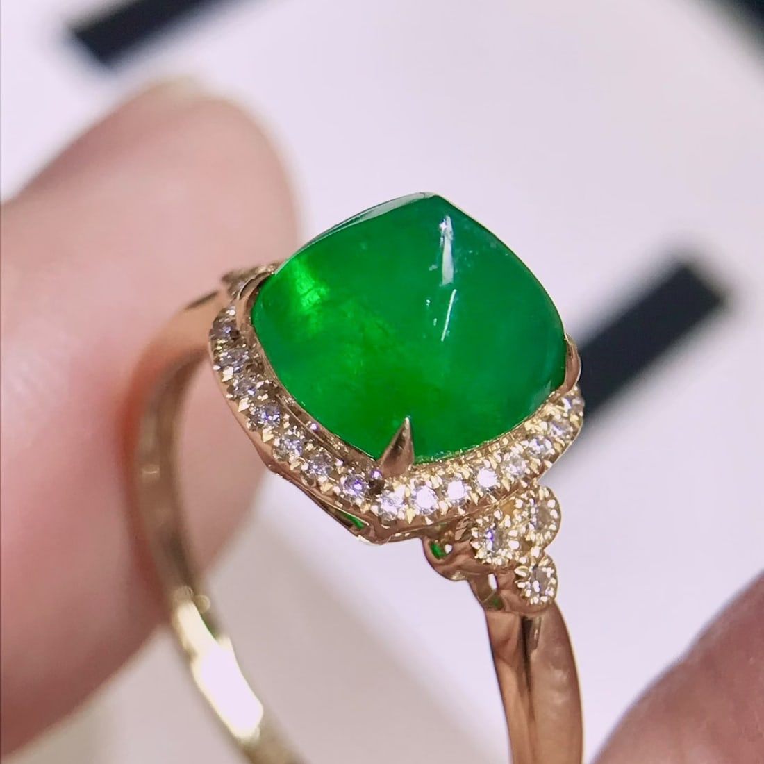14k Gold 2.2 Ct Vivid Green Natural Emerald & Diamond Ring - 2