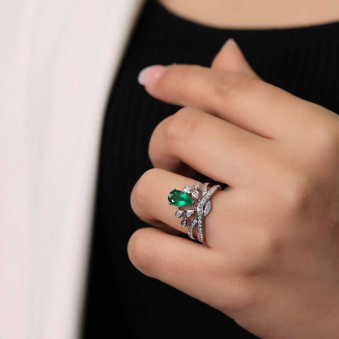 14k Gold 0.93 Ct Vivid Green Natural Emerald & Diamond Ring - 5