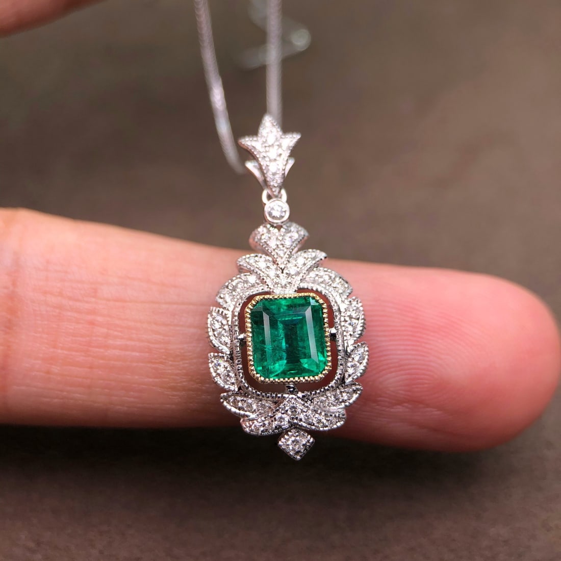 14k Gold 1.40 Ct Vivid Green Natural Emerald & Diamond Pendant( Without Chain ) - 4