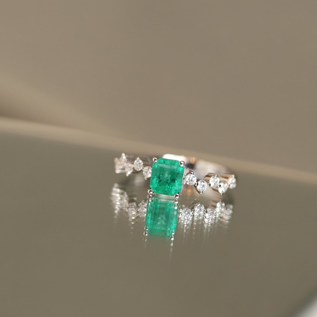 14k Gold 1.29 Ctw Natural Emerald & Diamond Ring - 8