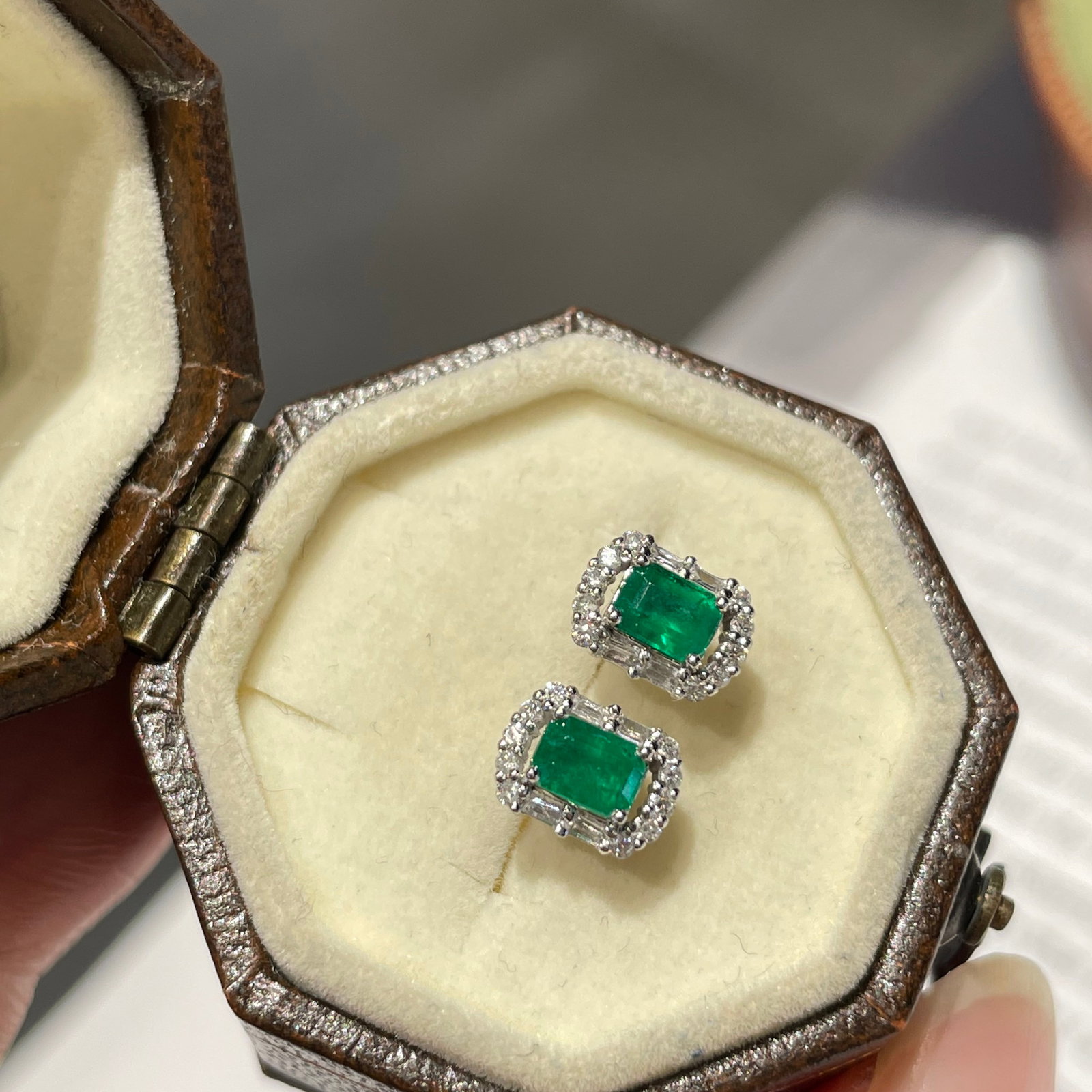 14k Gold 0.42 Ct Vivid Green Natural Emerald & Diamond Earrings: Ref:231108169 // gold content:14k gold // main gemstone:emerald // shape:octagonal // carat weight:0. 42ct // color:vivid green // treatment:natural // // adjacent gemstone 2 : diamond //