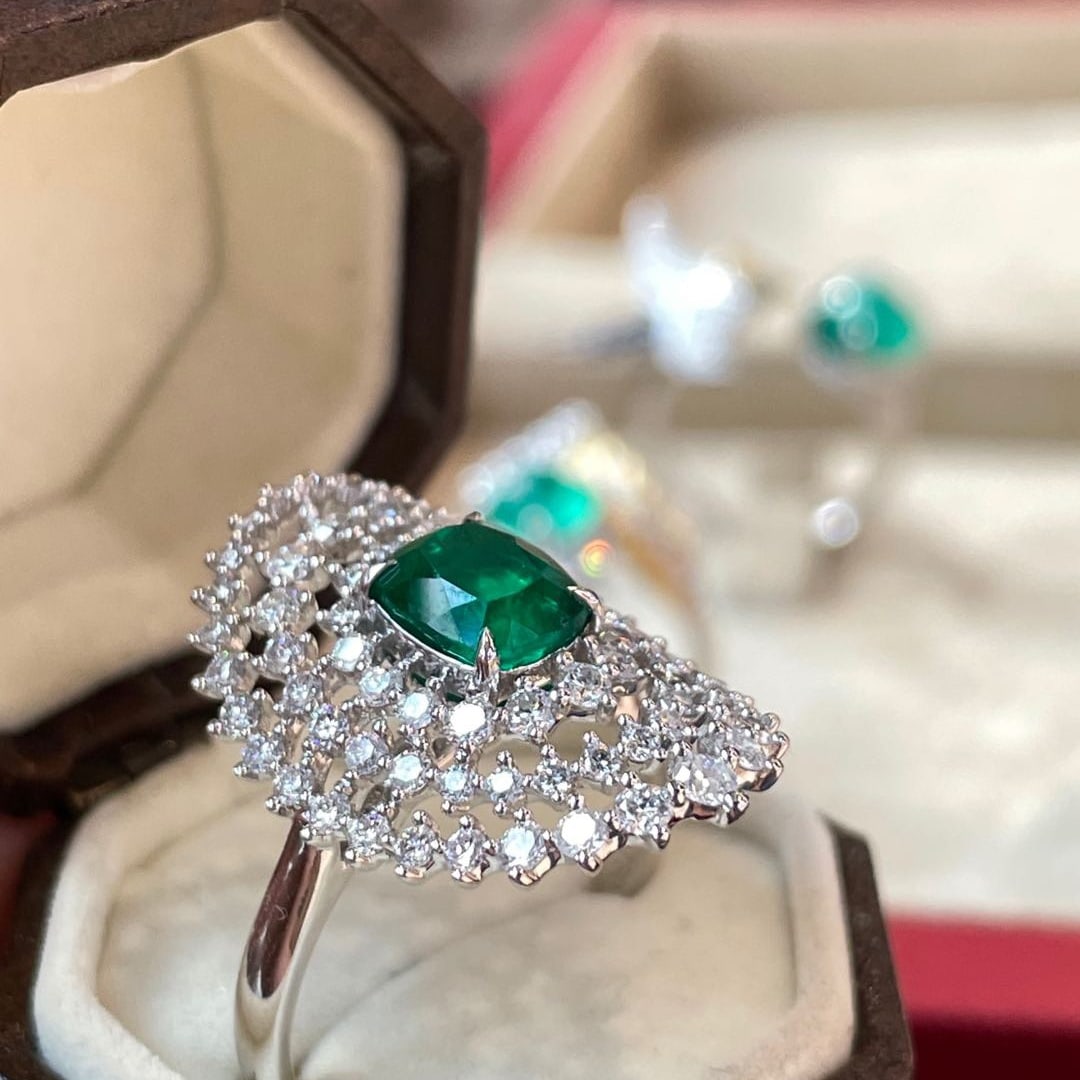 14k Gold 2.22 Ctw Vivid Green Natural Emerald & Diamond Ring - 4