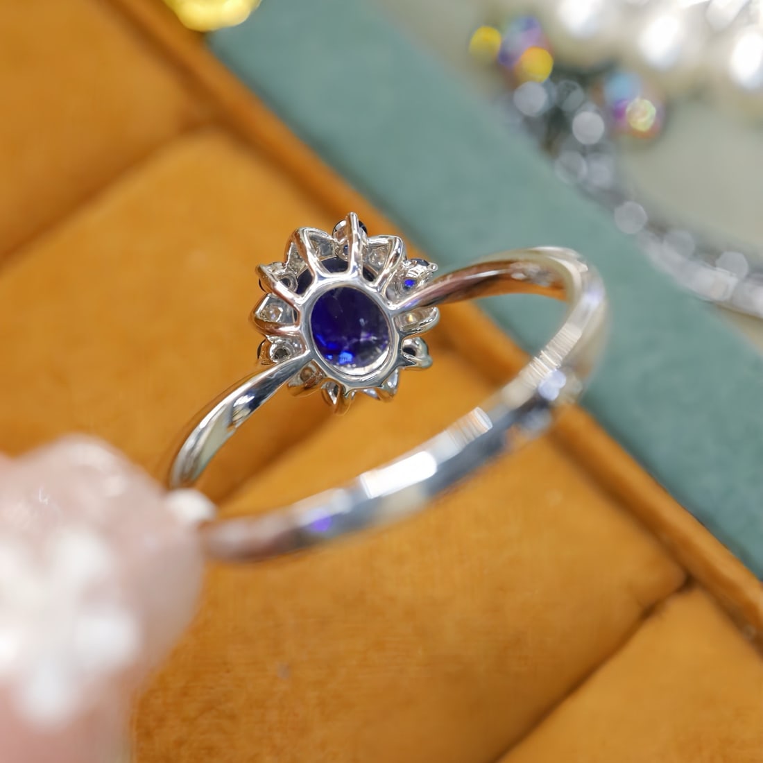 14k Gold 0.80 Ctw Natural Sapphire & Sapphire Ring - 4