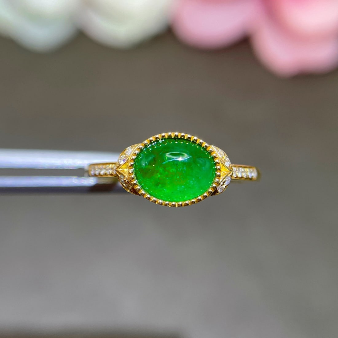 14k Gold 1.3 Ct Vivid Green Natural Emerald & Diamond Ring: Ref:231108223 // gold content:14k gold // ring size:7. 25us // // main gemstone:emerald // shape:oval // carat weight:1. 3ct // color:vivid green // treatment:natural // // adjacent gemstone 2 :
