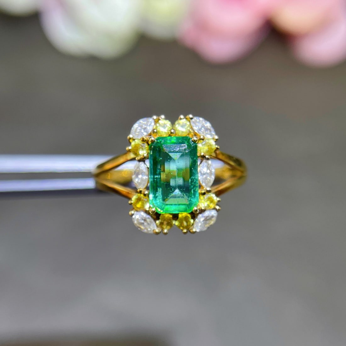 14k Gold 1.39 Ctw Natural Emerald & Diamond Ring: Ref:231108225 // gold content:14k gold // ring size:7. 25us // // main gemstone:emerald // shape:octagonal // carat weight:1. 1ct // color:green // treatment:natural // // adjacent gemstone 2 :