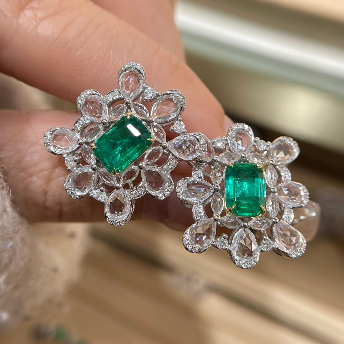 14k Gold 4.5 Ctw Vivid Green Natural Emerald & Sapphire Earrings - 7