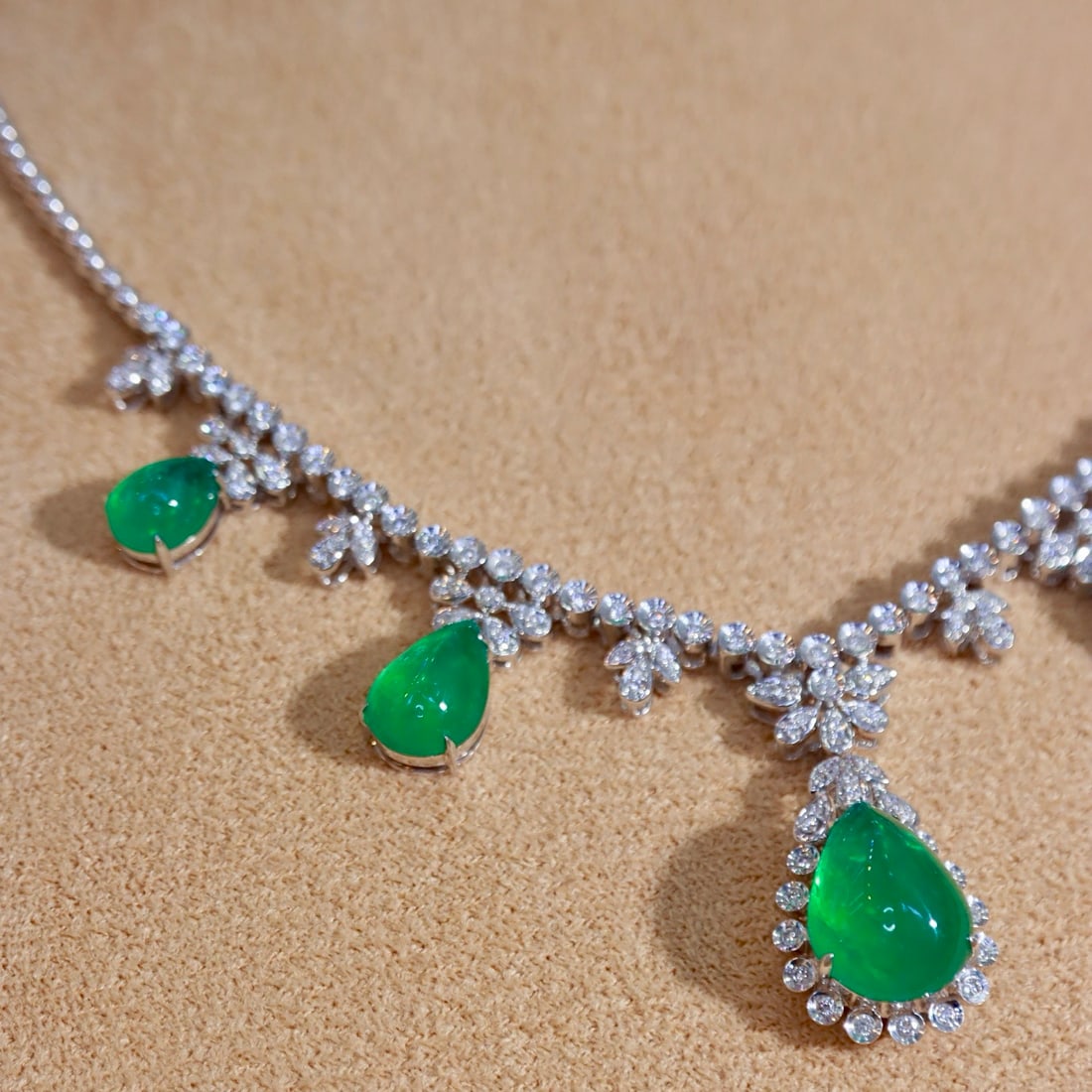 14k Gold 12.48 Ctw Vivid Green Natural Emerald & Diamond Necklace - 5