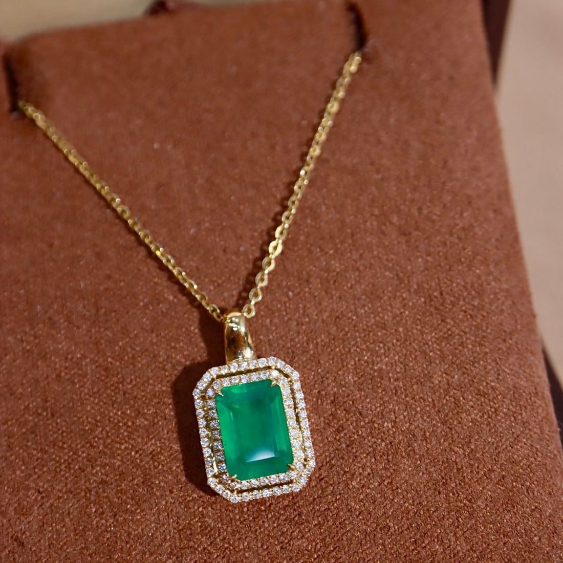 14k Gold 2.33 Ctw Vivid Green Natural Emerald & Diamond Pendant( Without Chain ) - 3