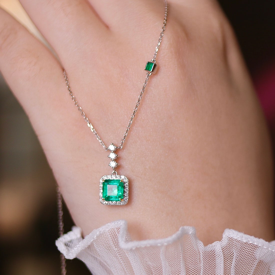 14k Gold 1.18 Ctw Natural Emerald & Diamond Necklace - 2