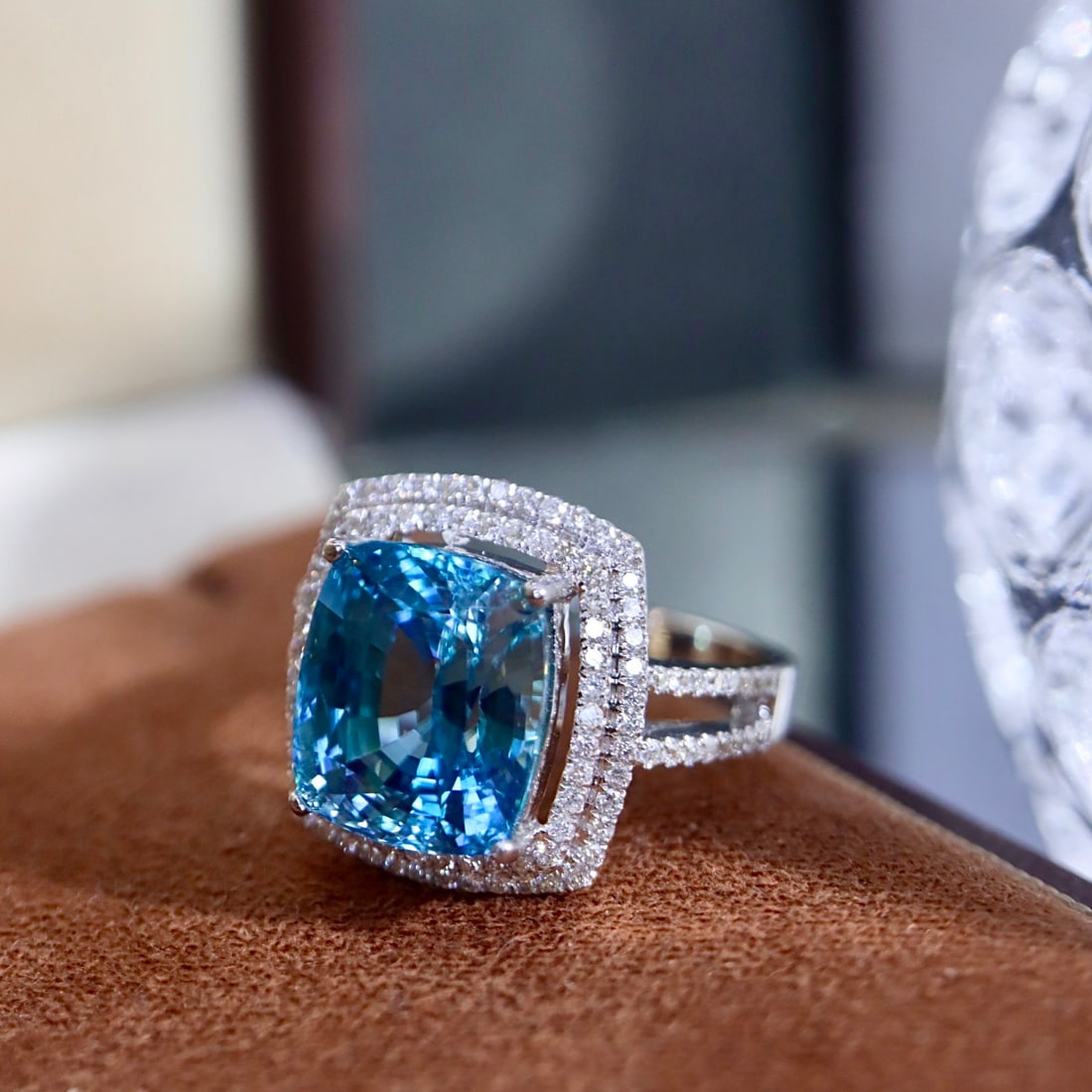 14k Gold 10.26 Ctw Natural Zircon & Diamond Ring - 2