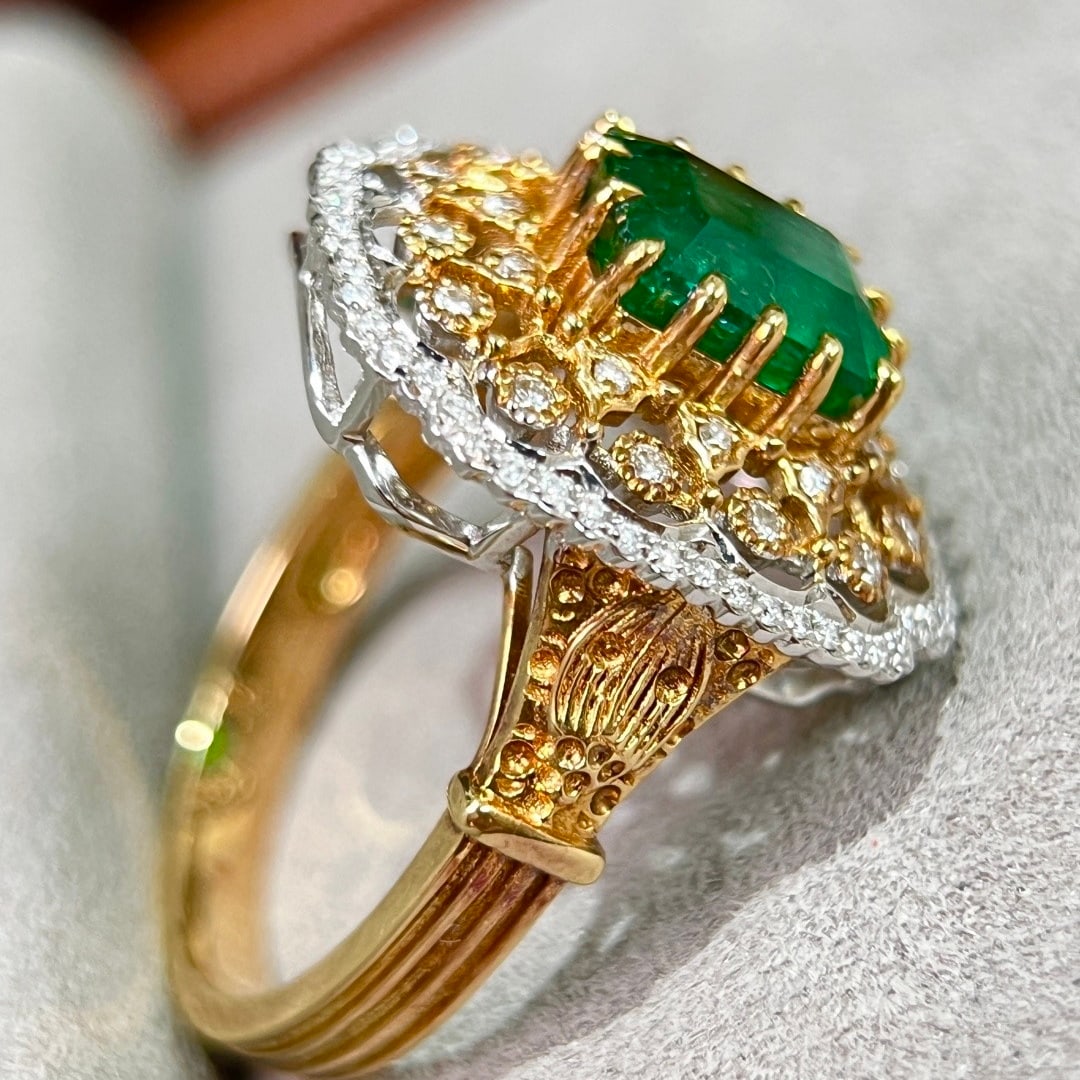 14k Gold 2.20 Ctw Vivid Green Natural Emerald & Diamond Ring - 5