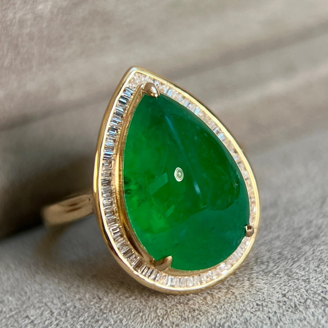 14k Gold 6.48 Ctw Vivid Green Natural Emerald & Diamond Ring - 3