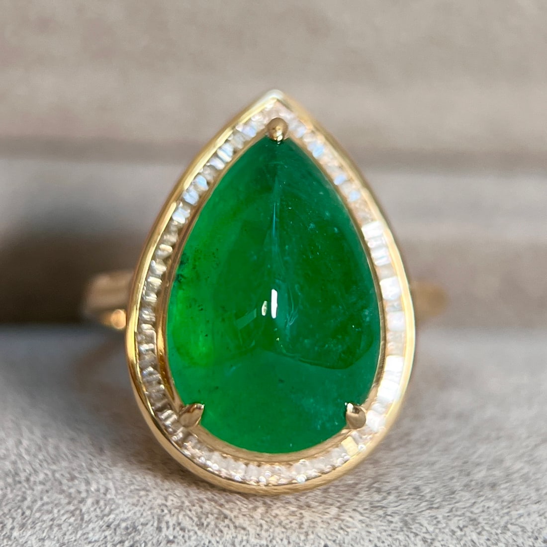 14k Gold 6.48 Ctw Vivid Green Natural Emerald & Diamond Ring - 4